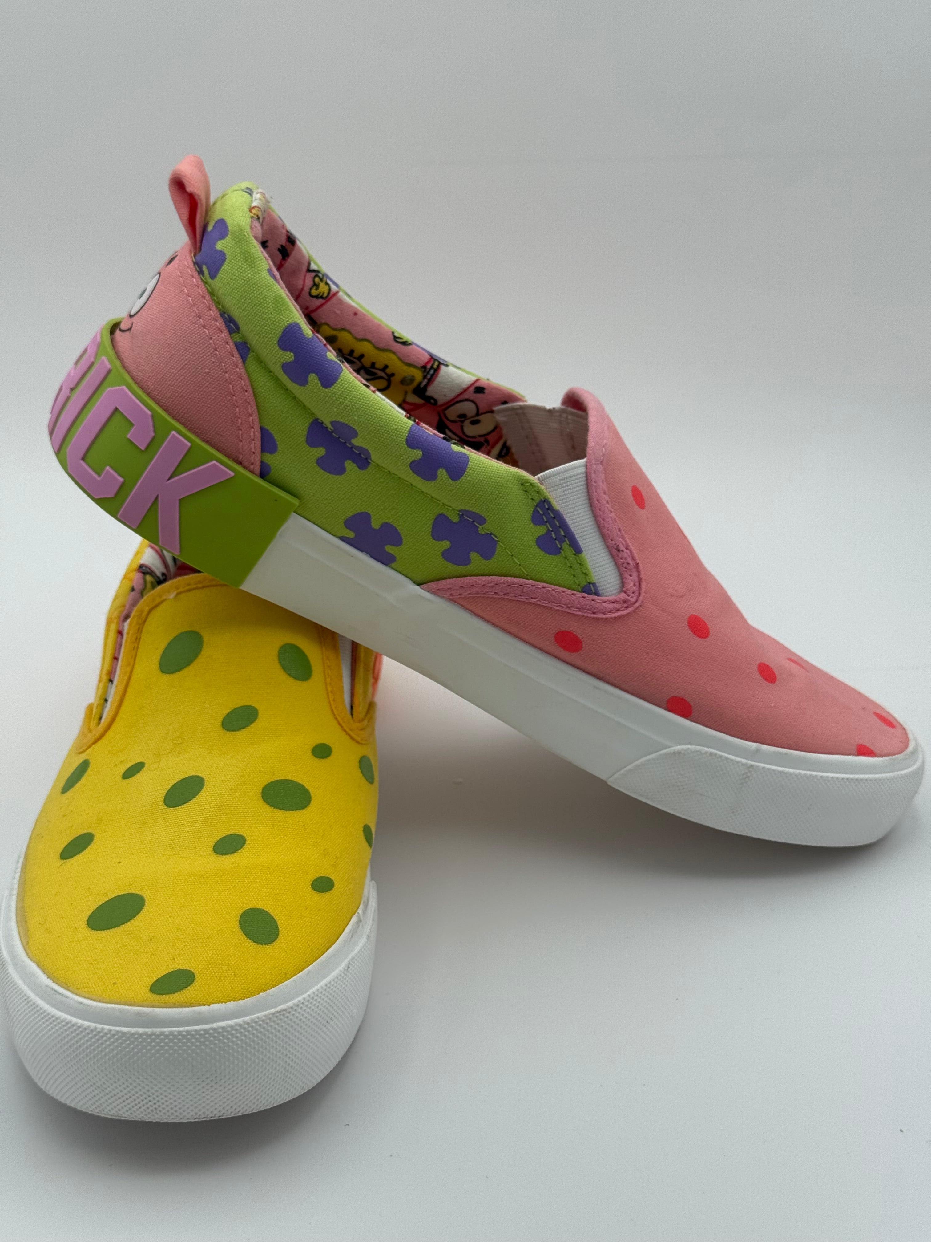 SpongeBob SquarePants x Vans Classic Slip-On “SpongeBob & Patrick” mismatched edition