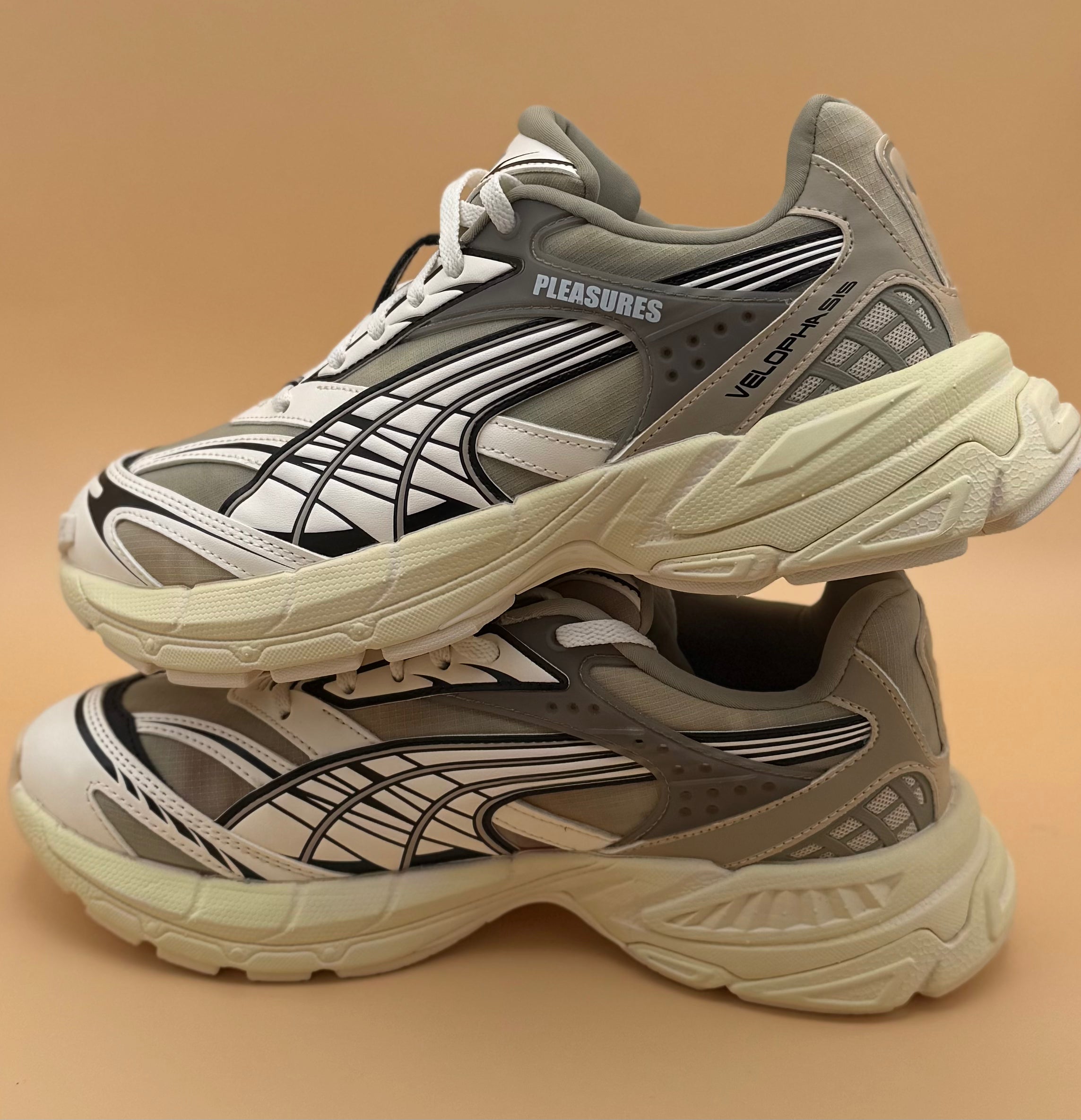 PUMA x PLEASURES Velophasis Overdyed