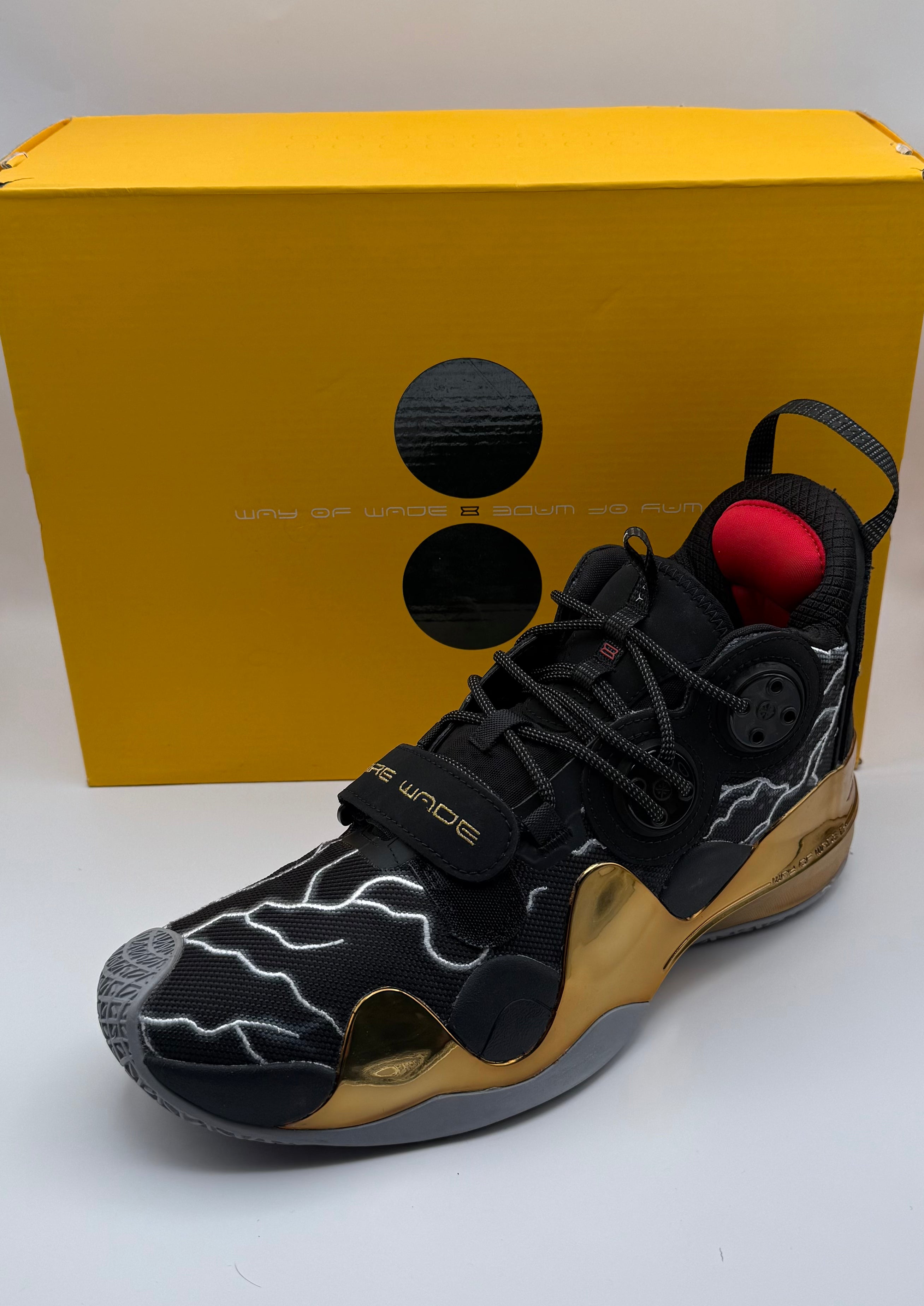 Li-Ning Way of Wade 10 "Lightning"Size