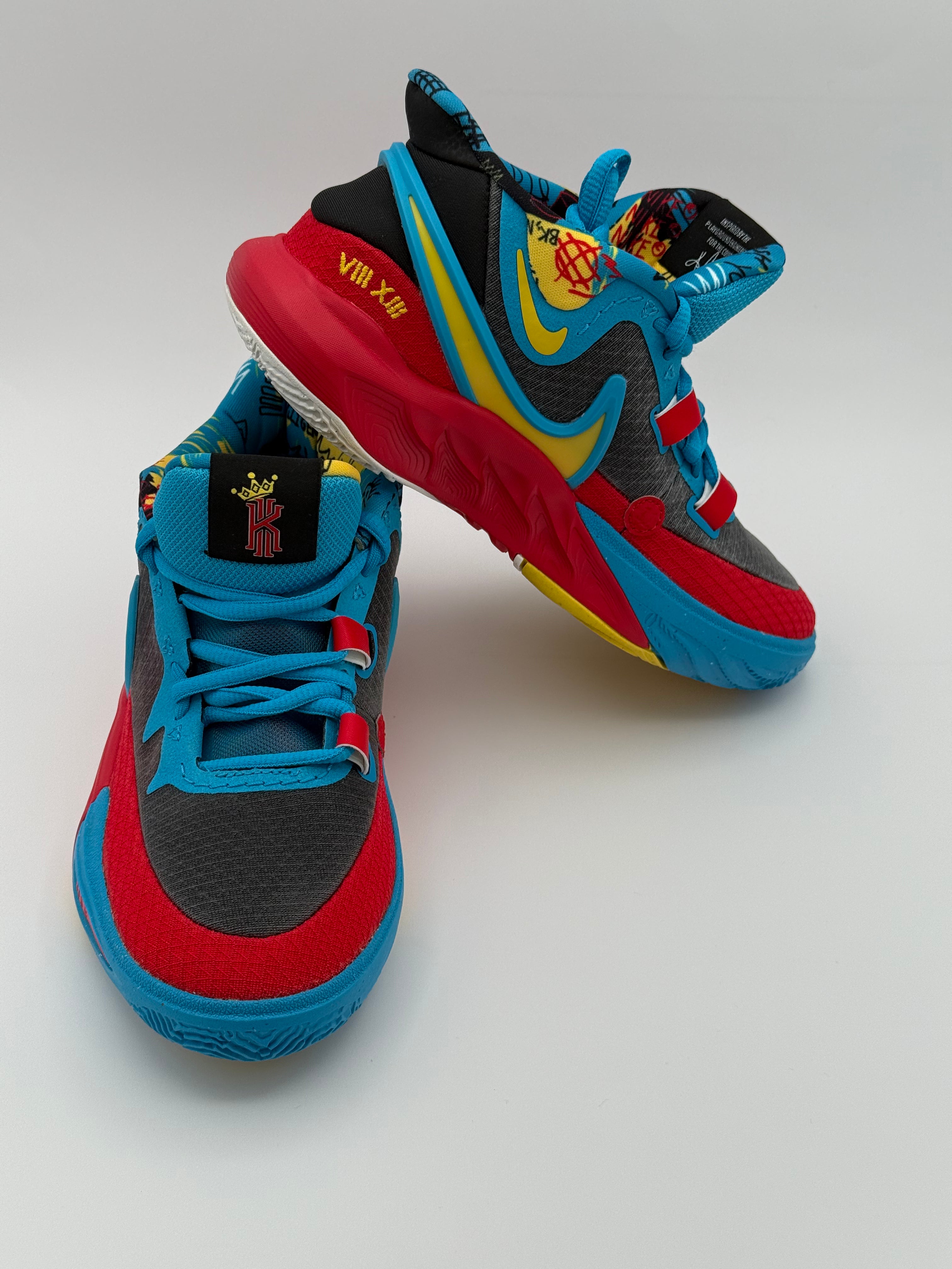 Kyrie 8 GO SE Black/Tour Yellow