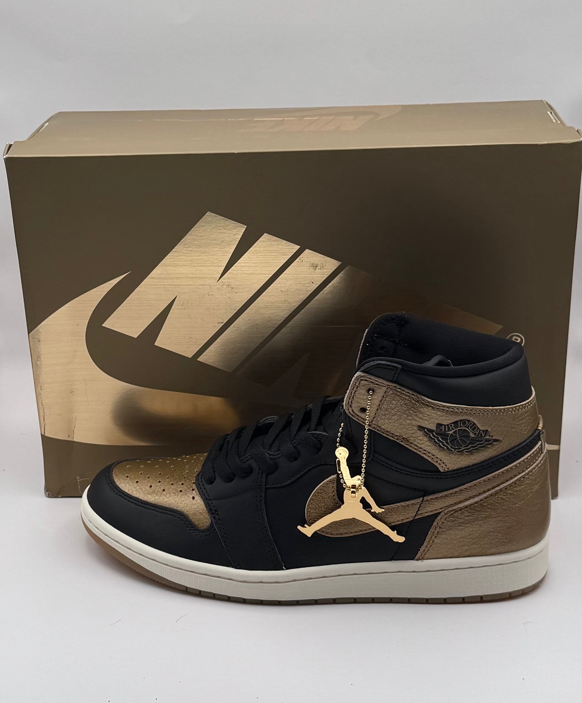 Nike Jordan 1 Retro High OG Metallic Gold Size