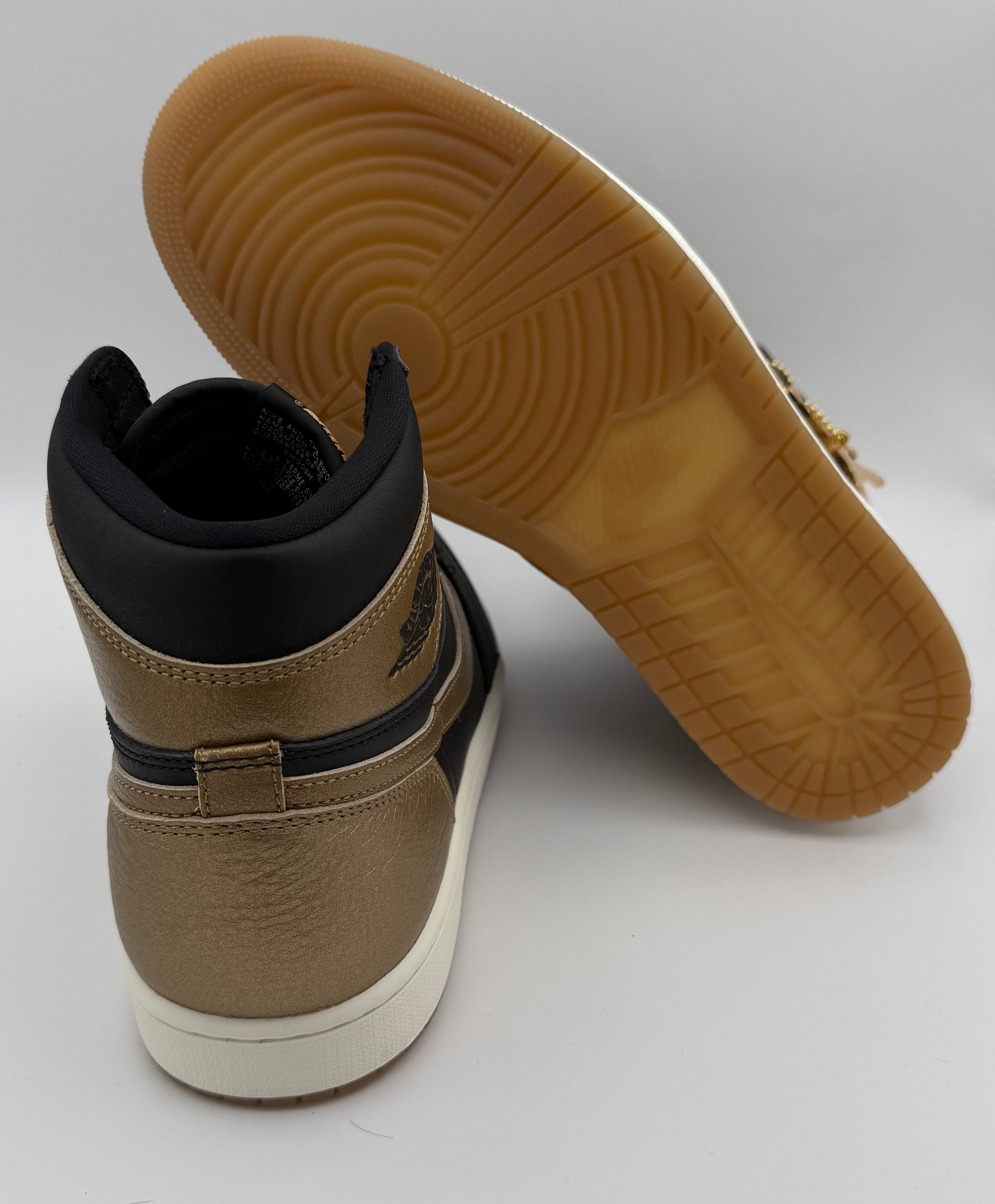 Nike Jordan 1 Retro High OG Metallic Gold Size
