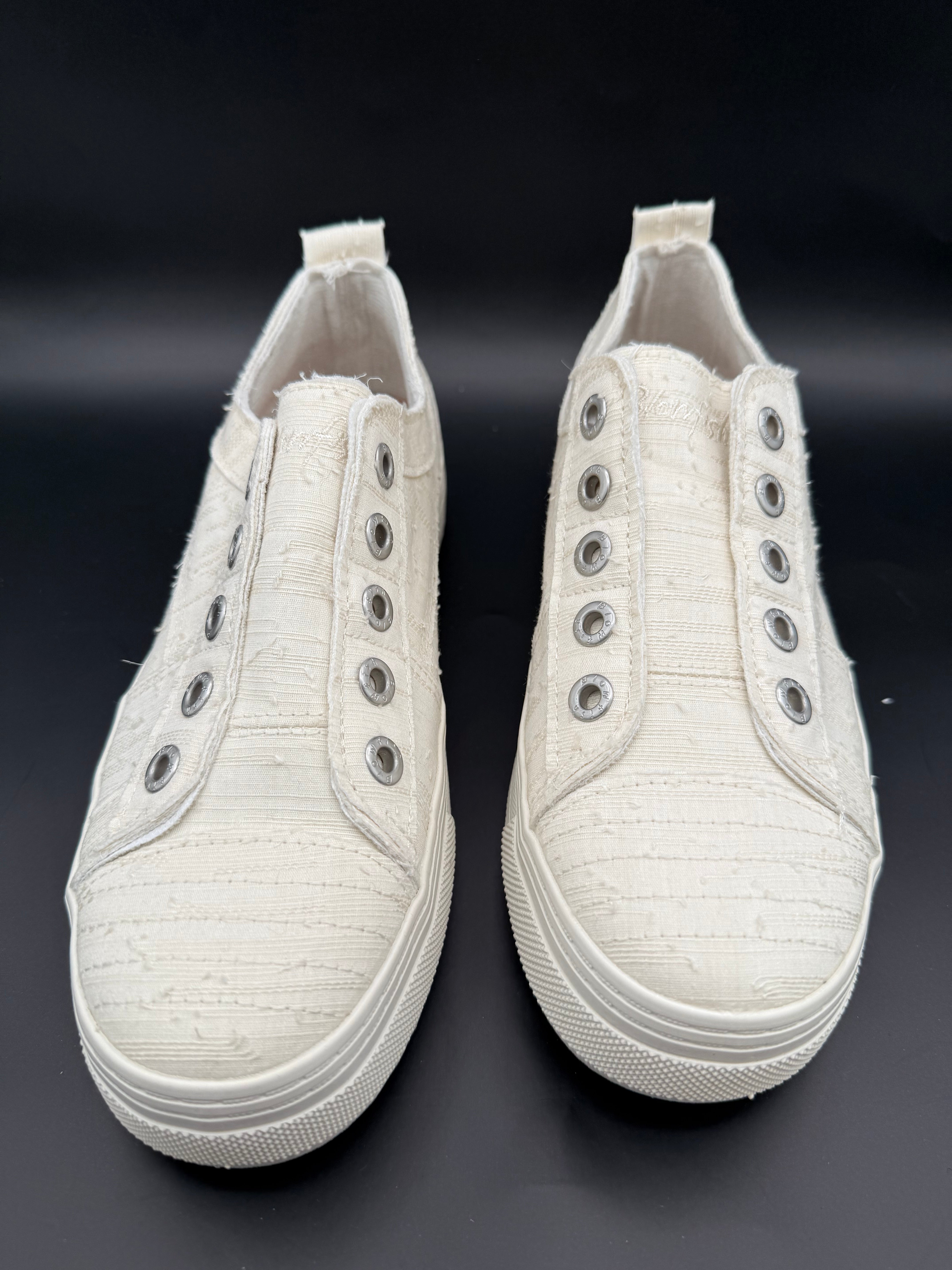 Blowfish Malibu Low-Top Sneakers – Neutral Silver & Suede Size 8.5 Women's